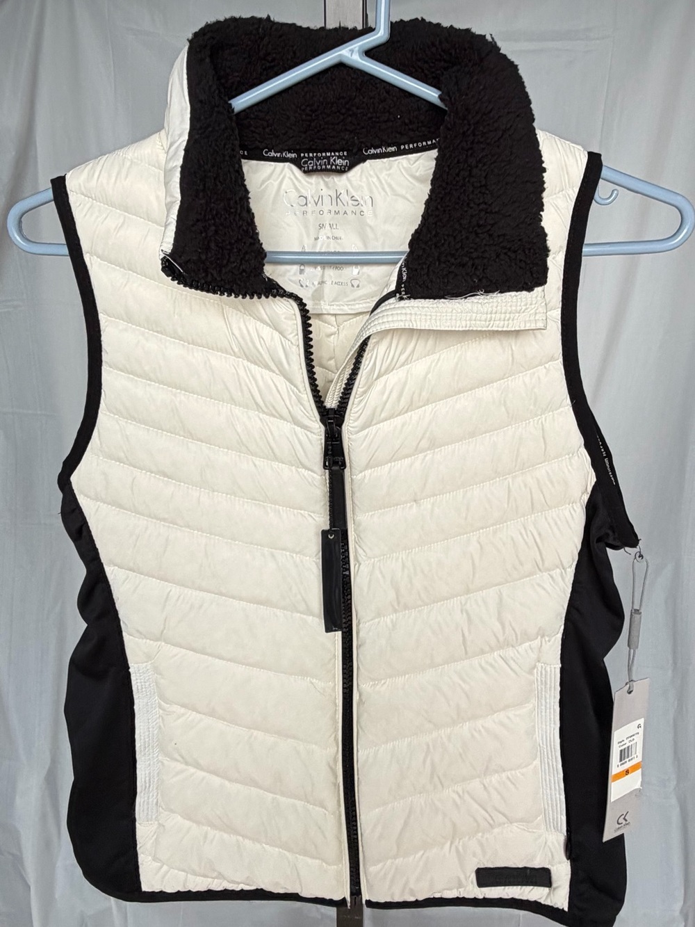 Calvin Klein performance Puffer Vest NWT
Sherpa Collar  Small